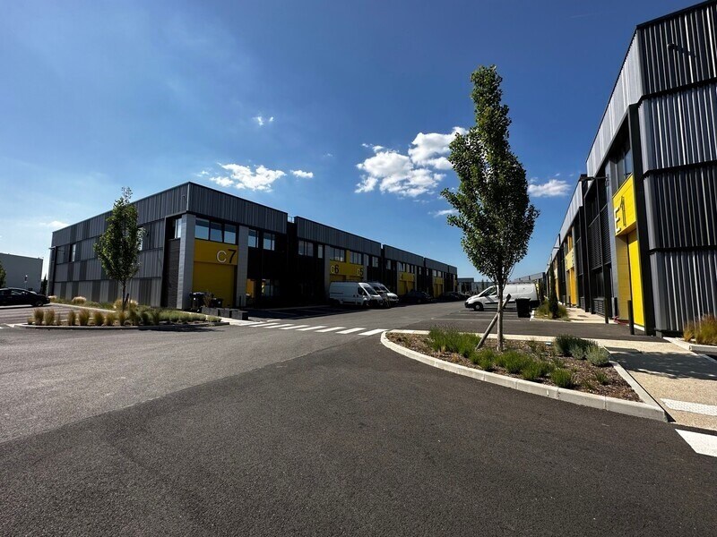 Light Industrial in Poissy for sale Building Photo- Image 1 of 13