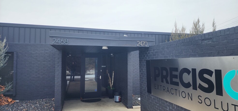 2468-2470 Industrial Row Dr, Troy, MI to rent - Building Photo - Image 2 of 14