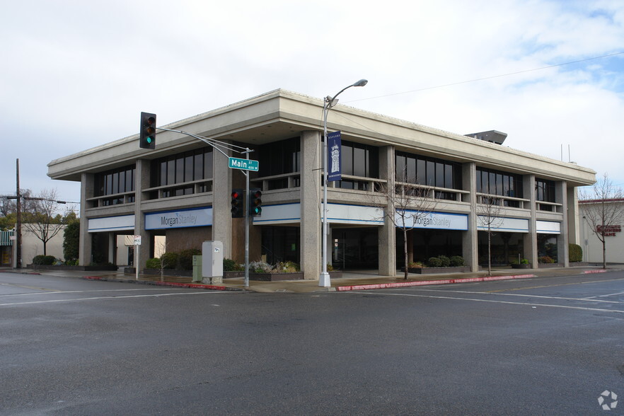 520 W Main St, Visalia, CA for sale - Primary Photo - Image 1 of 1