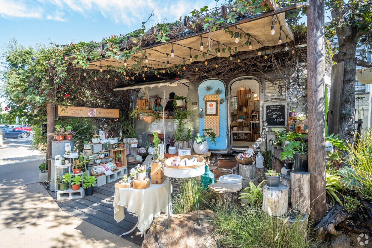 2937 Bristol St, Costa Mesa, CA to rent Interior Photo- Image 1 of 1