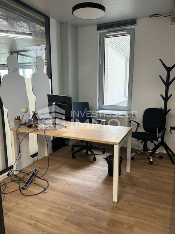Office in Suresnes to rent Interior Photo- Image 1 of 8