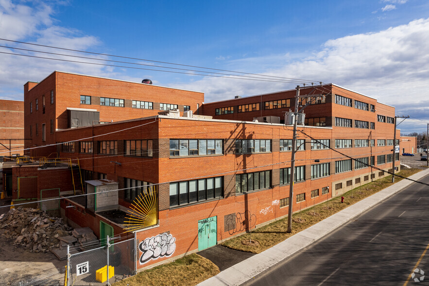 225 Av Lafleur, Montréal, QC for rent - Building Photo - Image 3 of 10