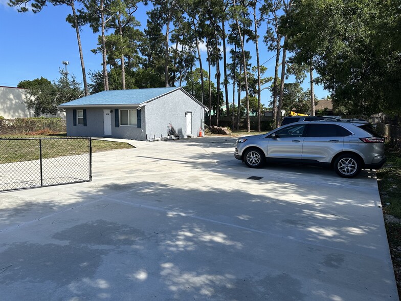 4736 Lake Worth Rd, Greenacres, FL for rent - Building Photo - Image 2 of 3