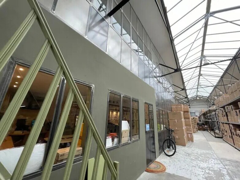Industrial in Vitry-sur-Seine to rent - Interior Photo - Image 2 of 25