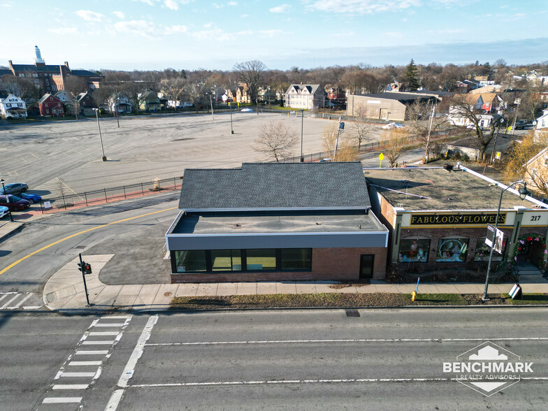 211 W Ridge Rd, Rochester, NY for rent - Building Photo - Image 1 of 6