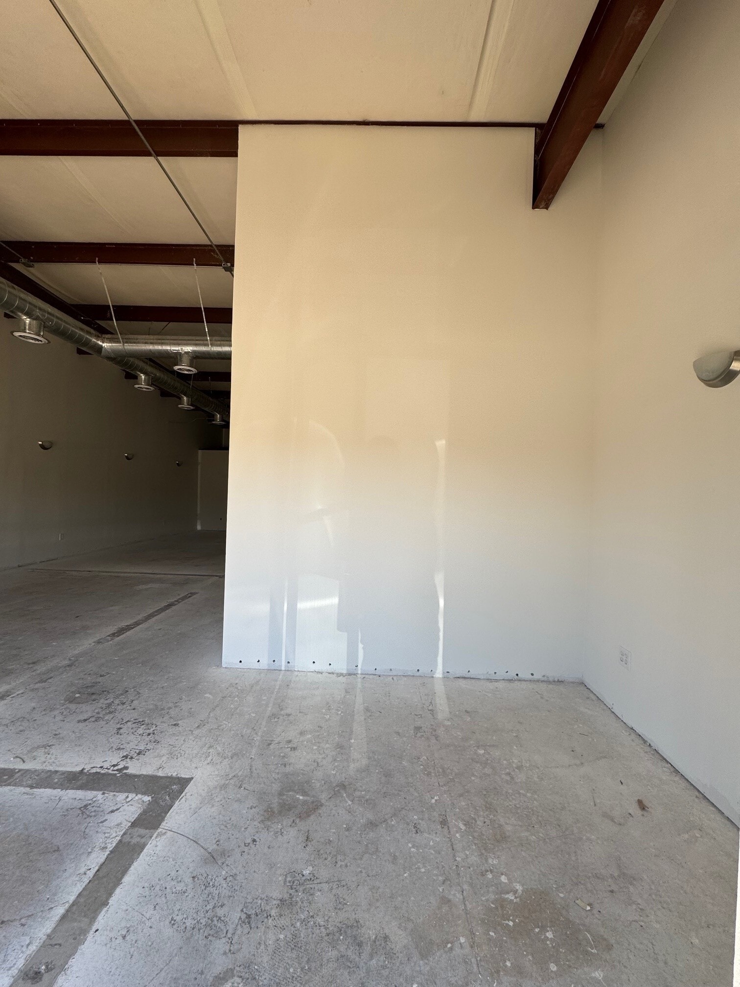 7010 American Way, Dallas, TX to rent Interior Photo- Image 1 of 8