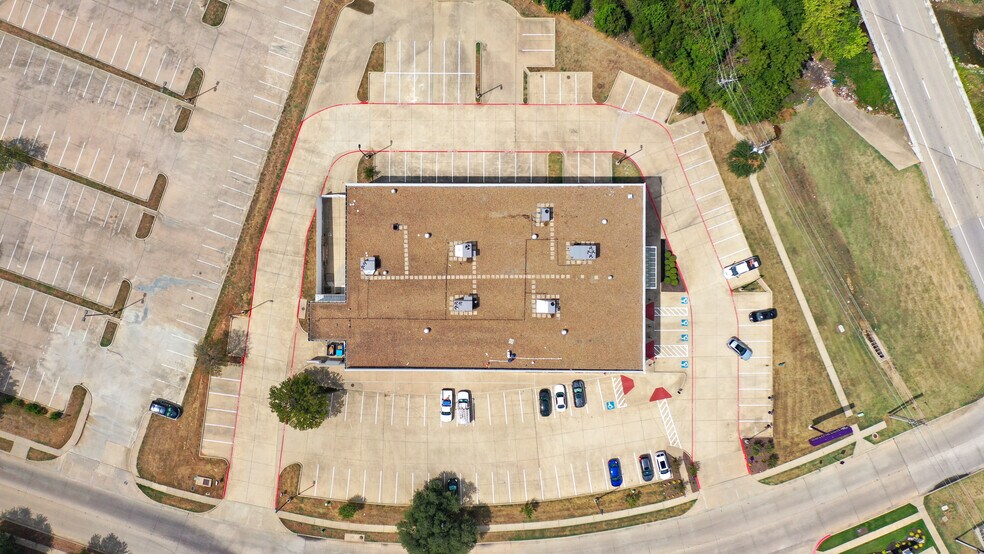 490 Oakbend Dr, Lewisville, TX for sale - Building Photo - Image 2 of 7