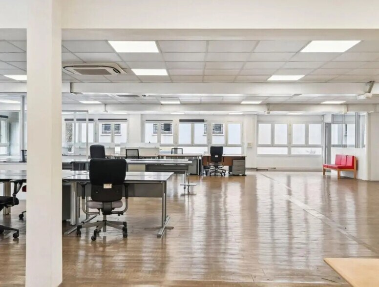 Office in Saint-Ouen-sur-Seine to rent - Building Photo - Image 2 of 11