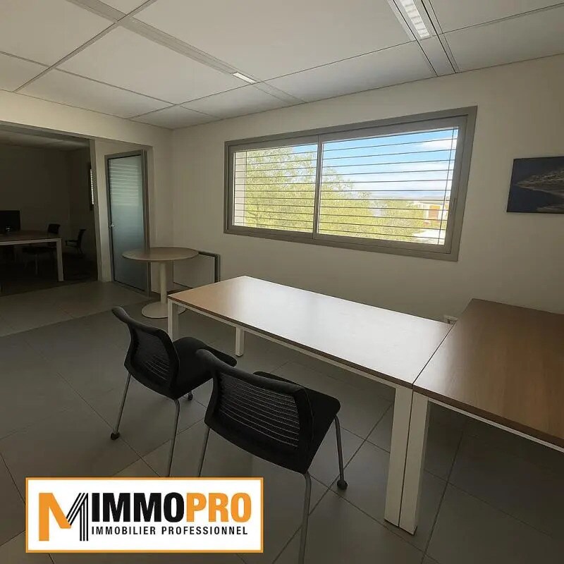 Location Bureaux 605 m² - Photo 1