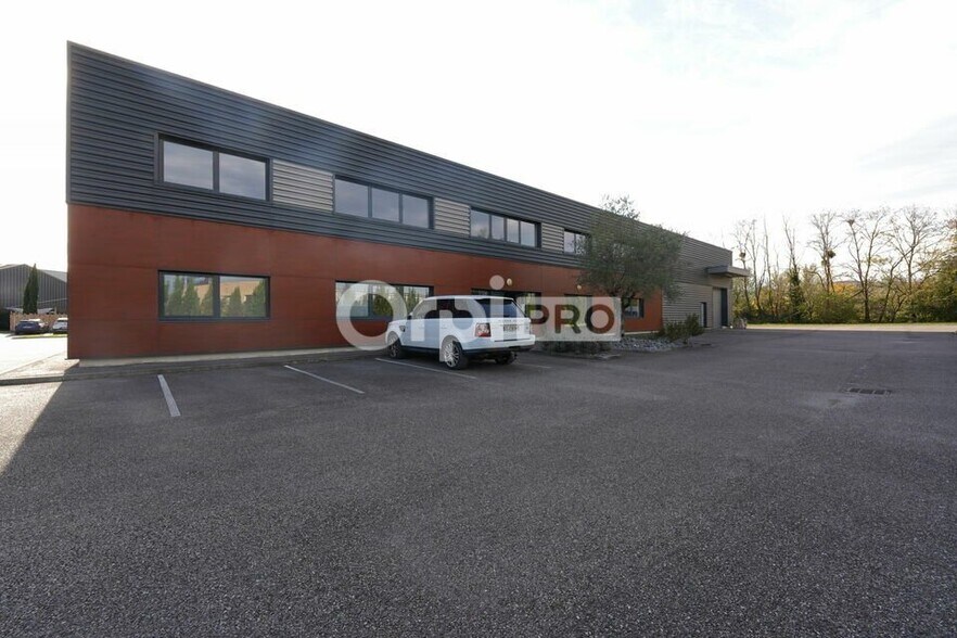 180 Allée Des Tropiques, Marcilly-d'Azergues to rent - Building Photo - Image 2 of 12