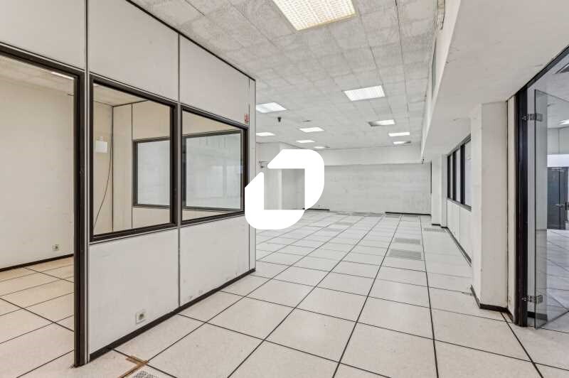 Light Industrial in Levallois-Perret to rent - Interior Photo - Image 2 of 14