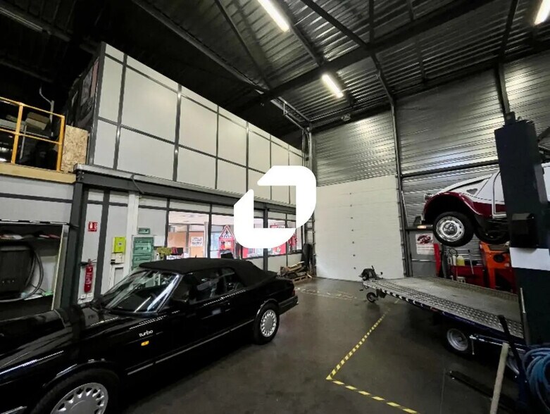 Light Industrial in Gleizé for sale - Interior Photo - Image 2 of 9