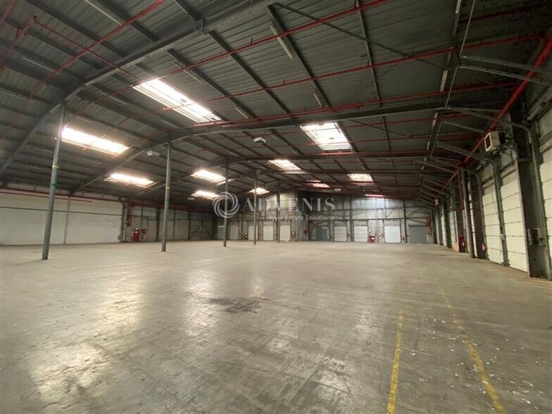 Light Industrial in Bonneuil-sur-Marne to rent - Interior Photo - Image 2 of 8