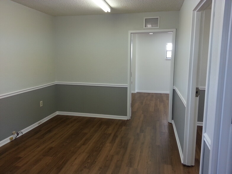 120-122 E 4th Ave, Mount Dora, FL for rent - Lobby - Image 3 of 5