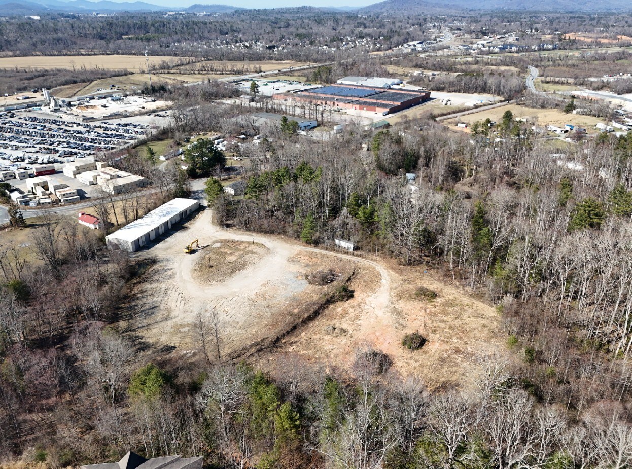 127 Old Hendersonville Rd, Fletcher, NC to rent Building Photo- Image 1 of 5