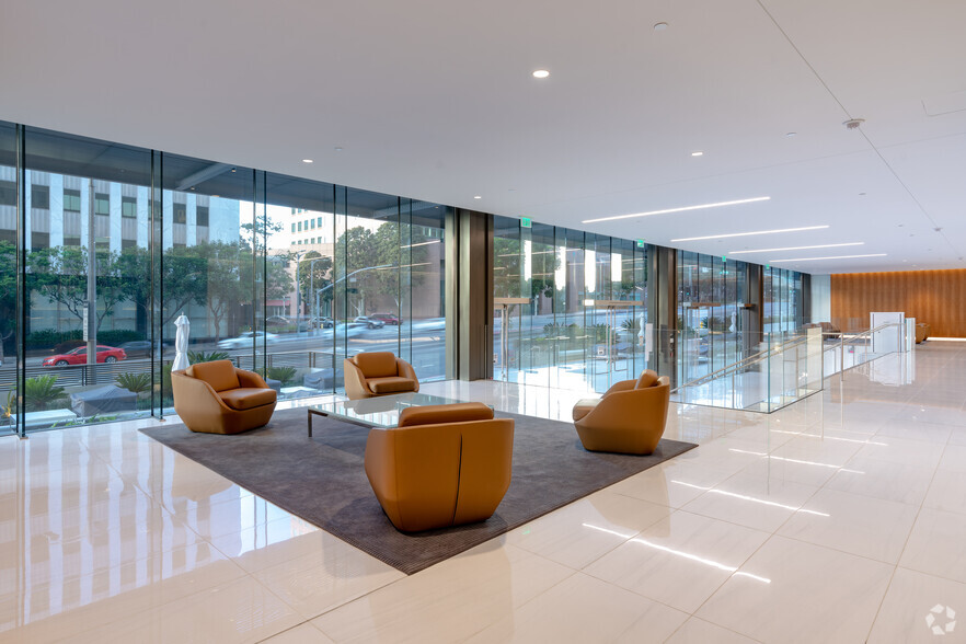 10880 Wilshire Blvd, Los Angeles, CA for rent - Lobby - Image 3 of 20