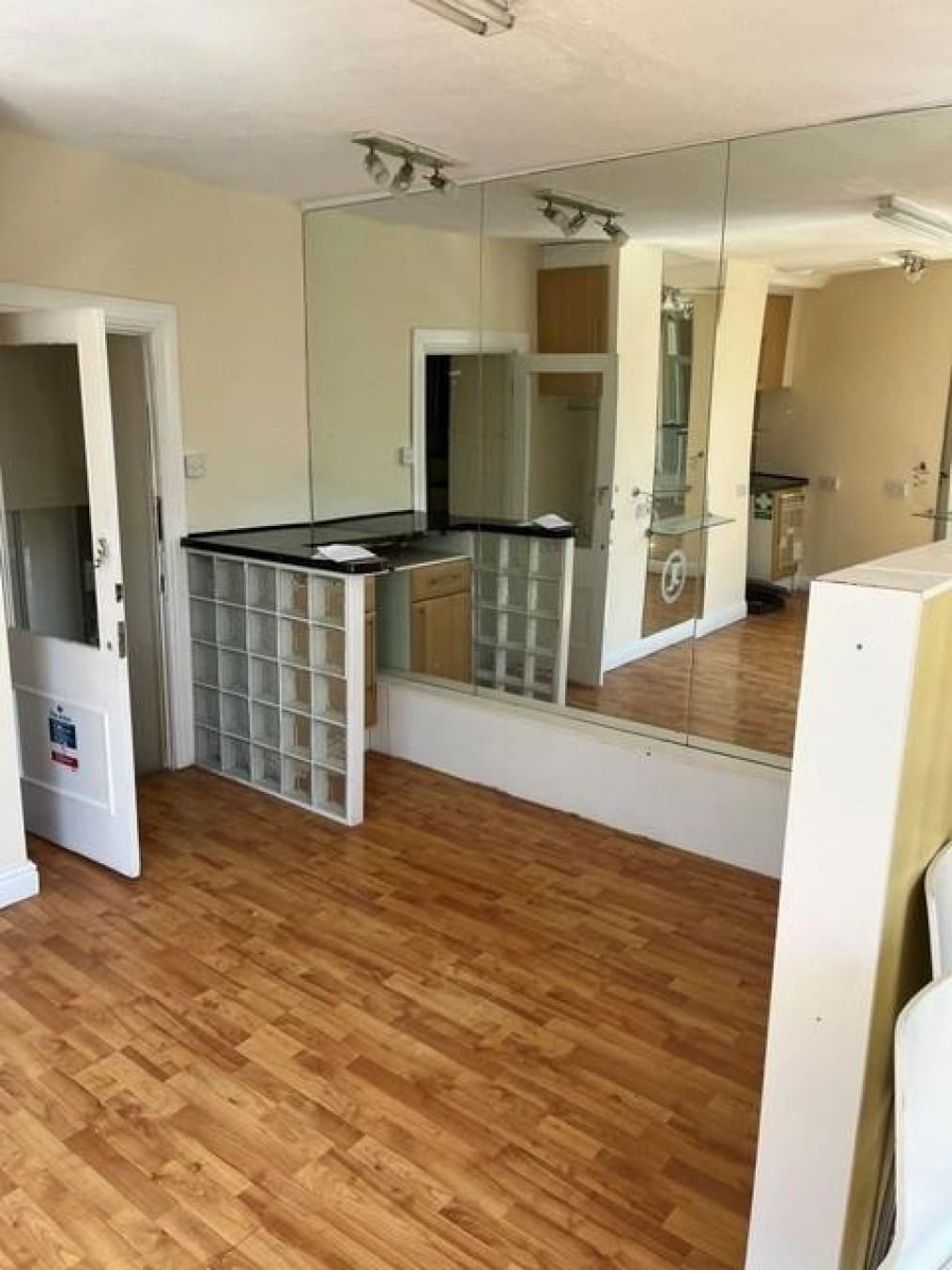 17 Low Ln, Batley to rent Interior Photo- Image 1 of 3
