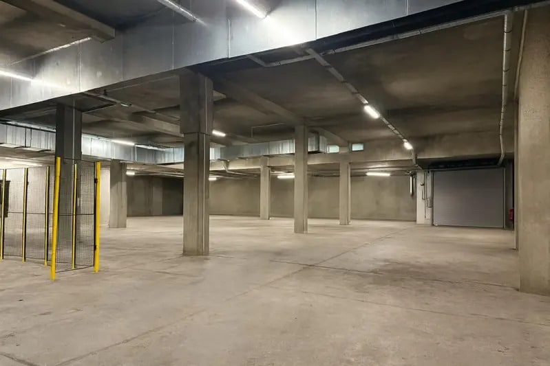 Industrial in Paris to rent - Interior Photo - Image 3 of 6