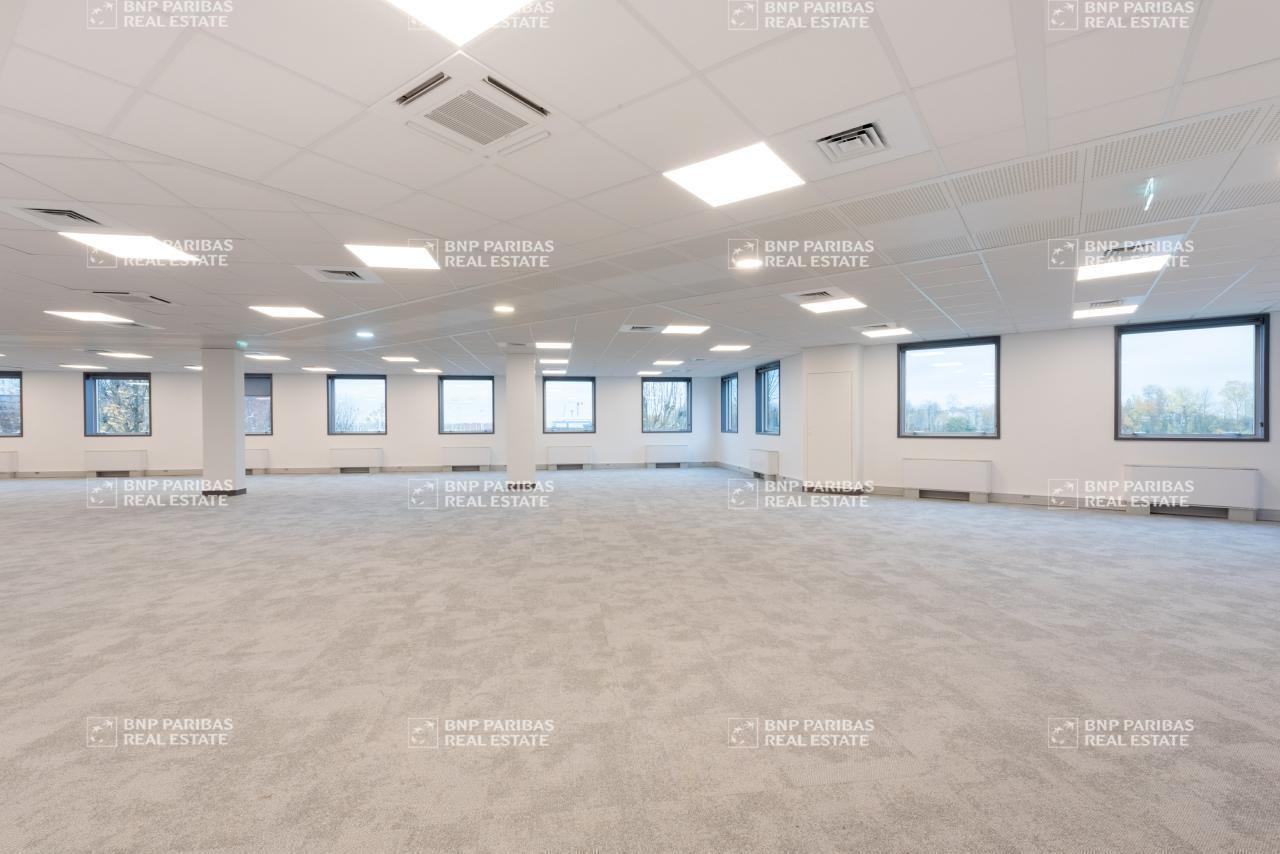 Office in Saint-Aubin to rent Interior Photo- Image 1 of 11