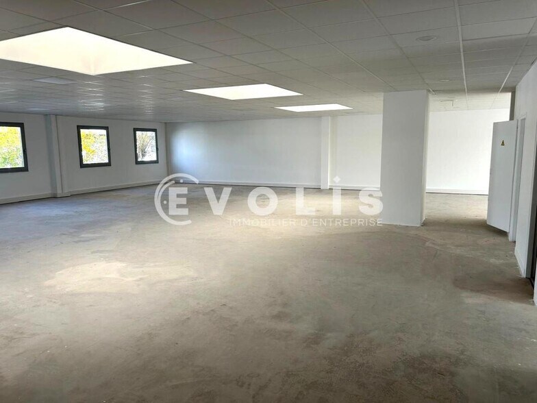 Office in Lisses to rent - Interior Photo - Image 3 of 4