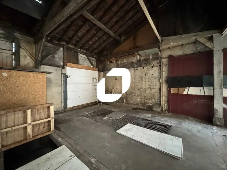 Light Industrial in Vanves to rent - Interior Photo - Image 3 of 12