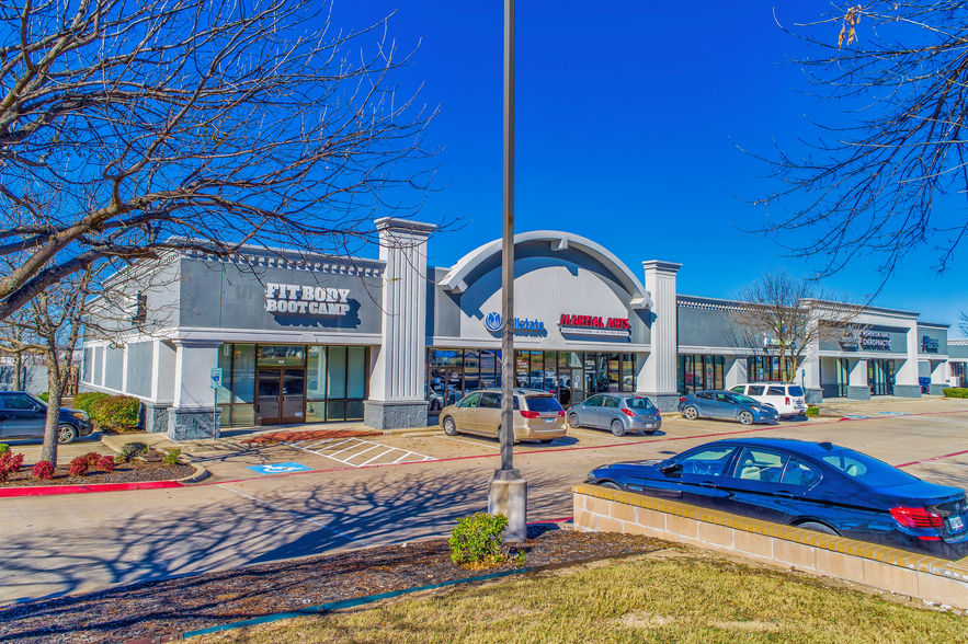 613 Uptown Blvd, Cedar Hill, TX for rent - Building Photo - Image 1 of 6