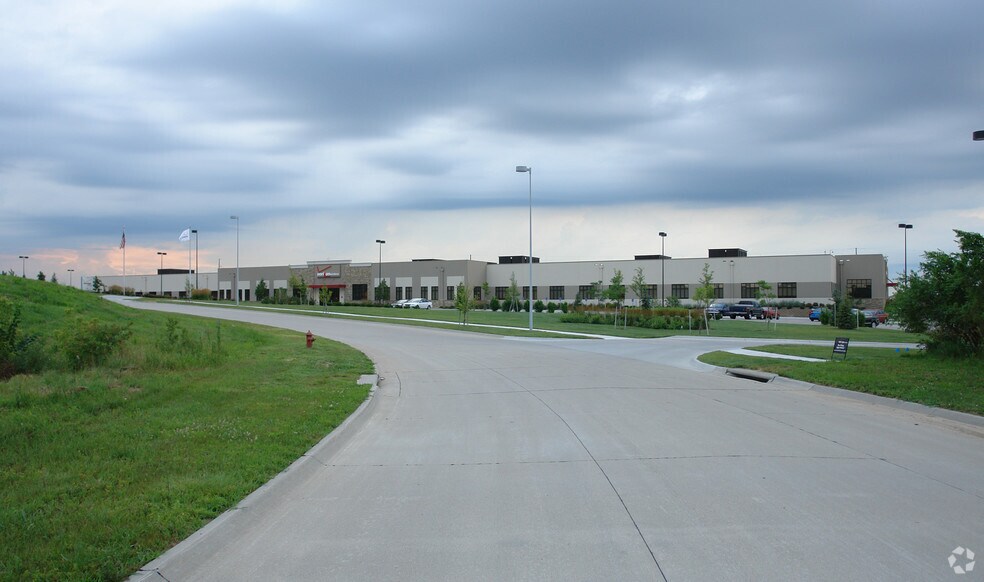 4600 Innovation Dr, Lincoln, NE to rent - Building Photo - Image 2 of 7