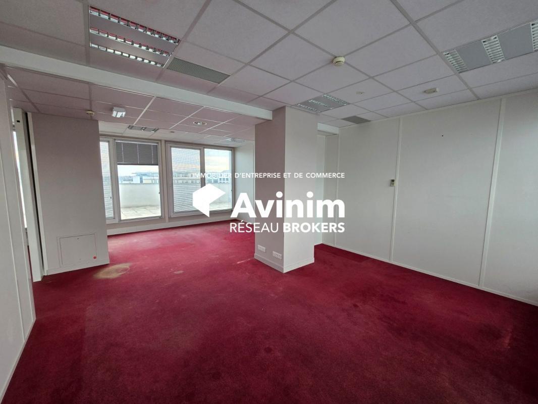 Office in Chessy to rent Interior Photo- Image 1 of 10