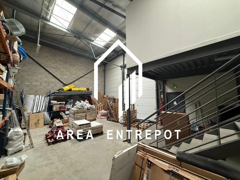 Light Industrial in La Penne-sur-Huveaune to rent - Building Photo - Image 3 of 6