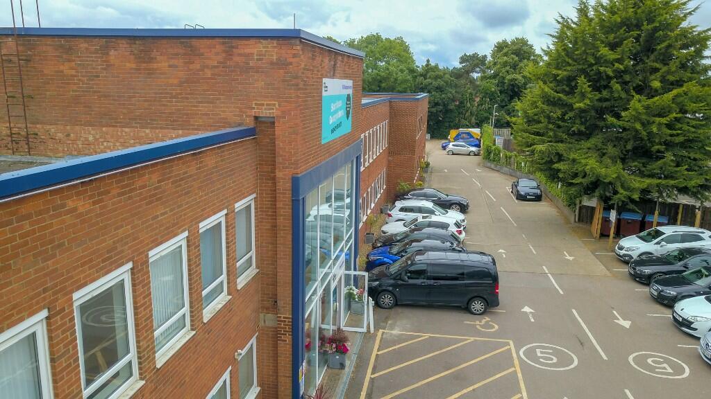 Kingsfield Clos, Northampton to rent Primary Photo- Image 1 of 11