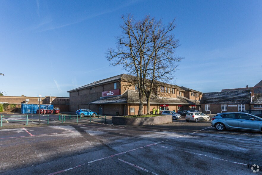 25 Ashton Sq, Dunstable for sale - Primary Photo - Image 1 of 1