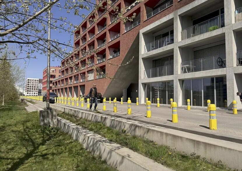 Retail in Strasbourg to rent - Building Photo - Image 2 of 4