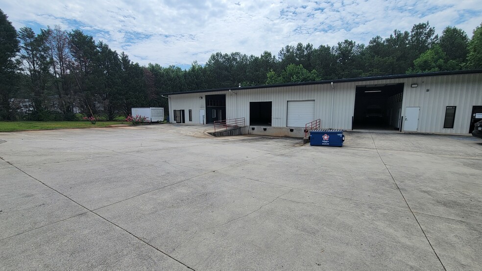 1085 Parkway Industrial Park Dr, Buford, GA for rent - Building Photo - Image 2 of 8