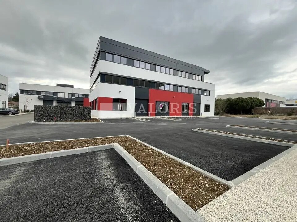 Light Industrial in Dardilly to rent Building Photo- Image 1 of 9