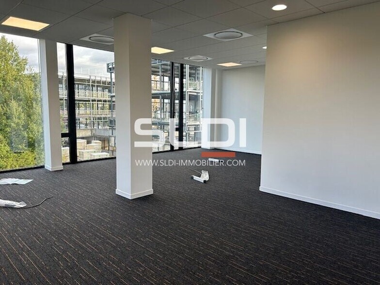 Allée des Frènes, Limonest to rent - Interior Photo - Image 2 of 6