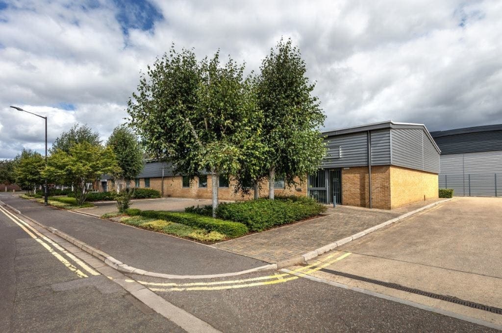 228-229 Berwick Ave, Slough to rent Building Photo- Image 1 of 7