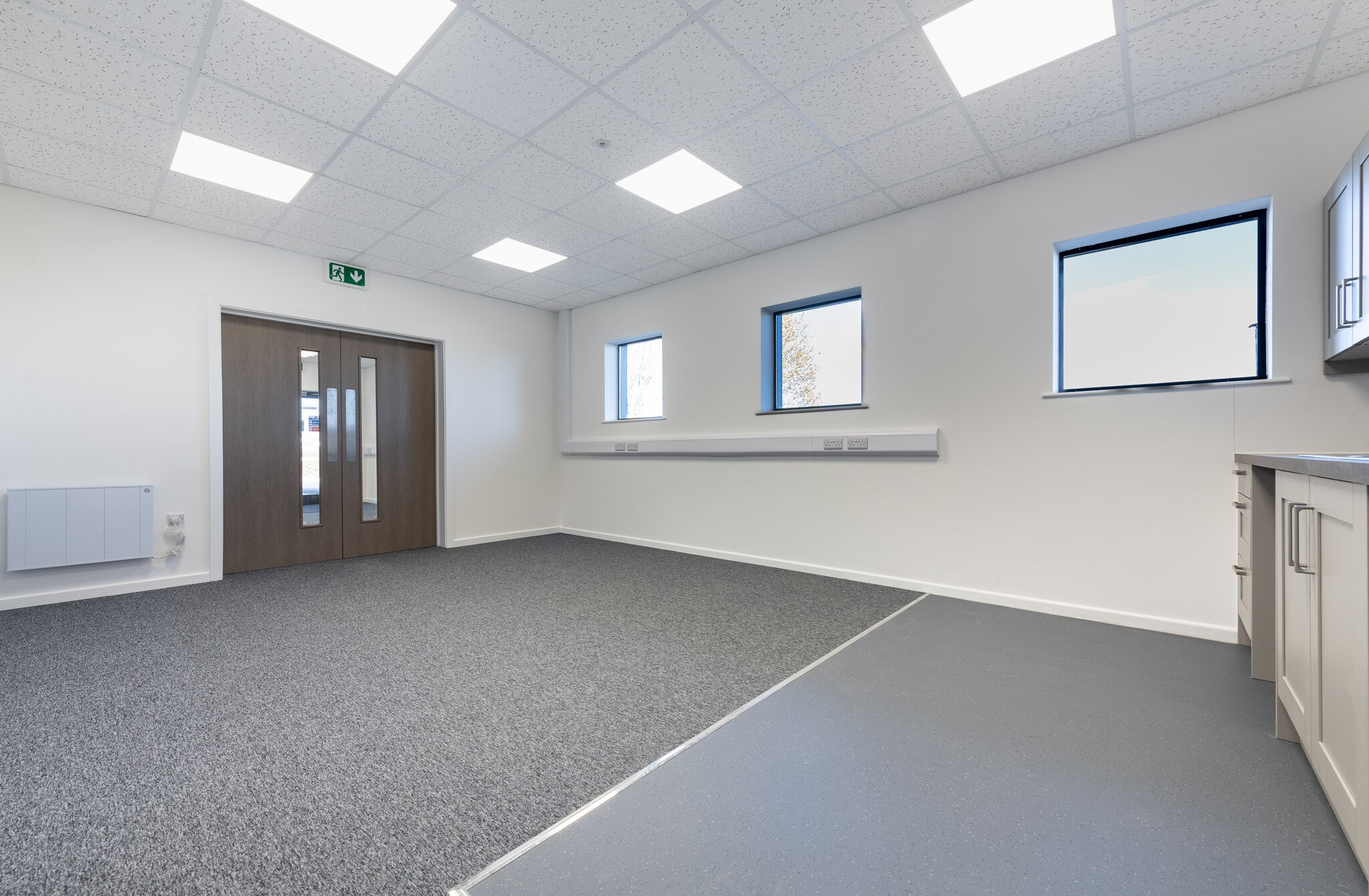 Heron Road, Exeter to rent Interior Photo- Image 1 of 53