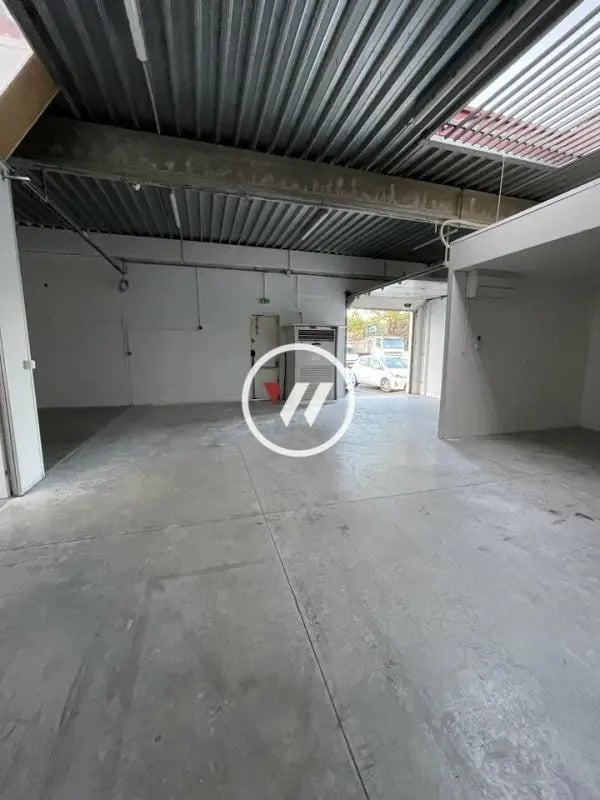 Light Industrial in Aubagne to rent Interior Photo- Image 1 of 4