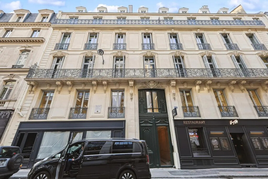 Location Bureaux 375 m² - Photo 1