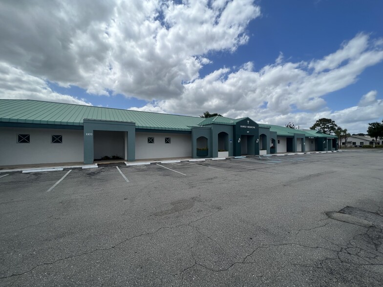 1101-1111 N Parrott Ave, Okeechobee, FL for rent - Building Photo - Image 3 of 4