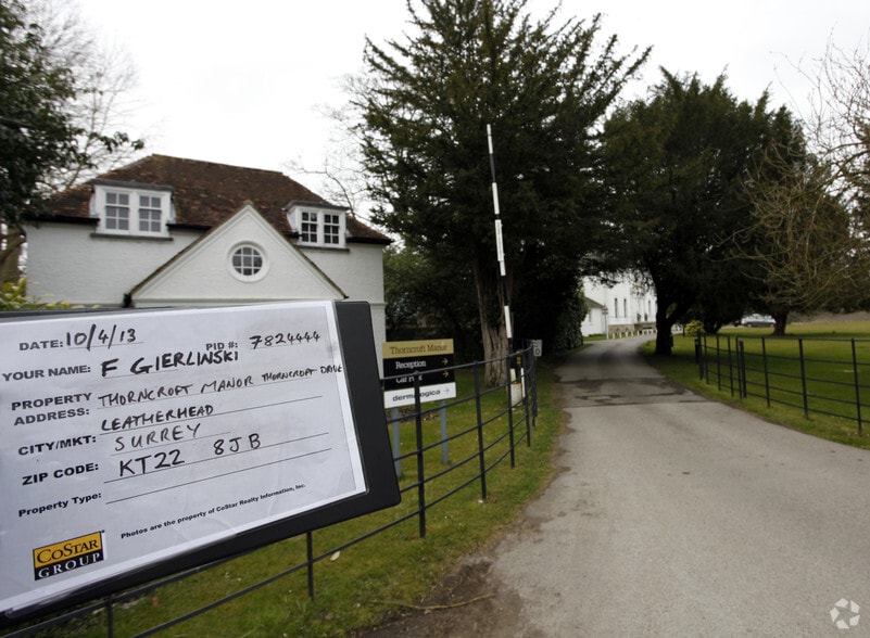 Thorncroft Dr, Leatherhead to rent - Building Photo - Image 2 of 7