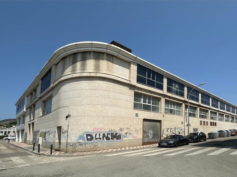 Office / Retail in Pineda de Mar, Barcelona to rent - Building Photo - Image 3 of 4