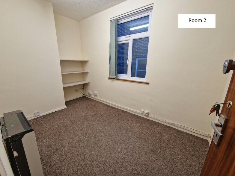 113-113A London Rd, Waterlooville to rent - Building Photo - Image 3 of 8