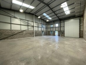 1-4 Diamond Way, Stone to rent Interior Photo- Image 2 of 2