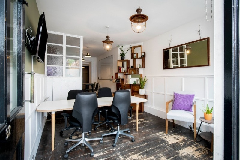 92 Hoxton St, London to rent - Interior Photo - Image 3 of 4