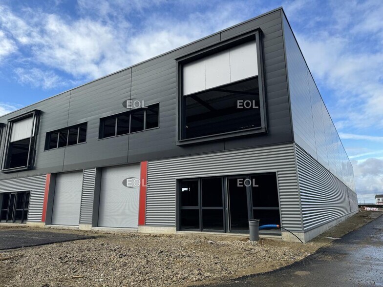 Light Industrial in Avrainville to rent - Building Photo - Image 3 of 5