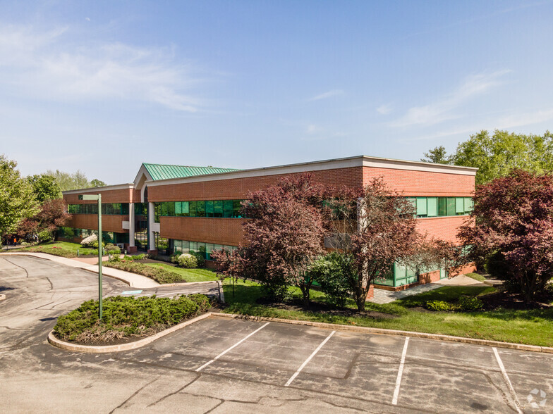 2 Campus Blvd, Newtown Square, PA for rent - Building Photo - Image 1 of 5