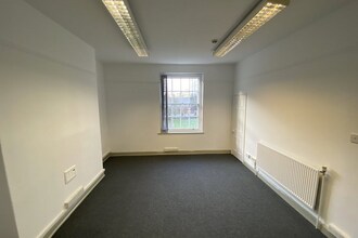 15-18 Queen Sq, Leeds to rent Interior Photo- Image 1 of 2