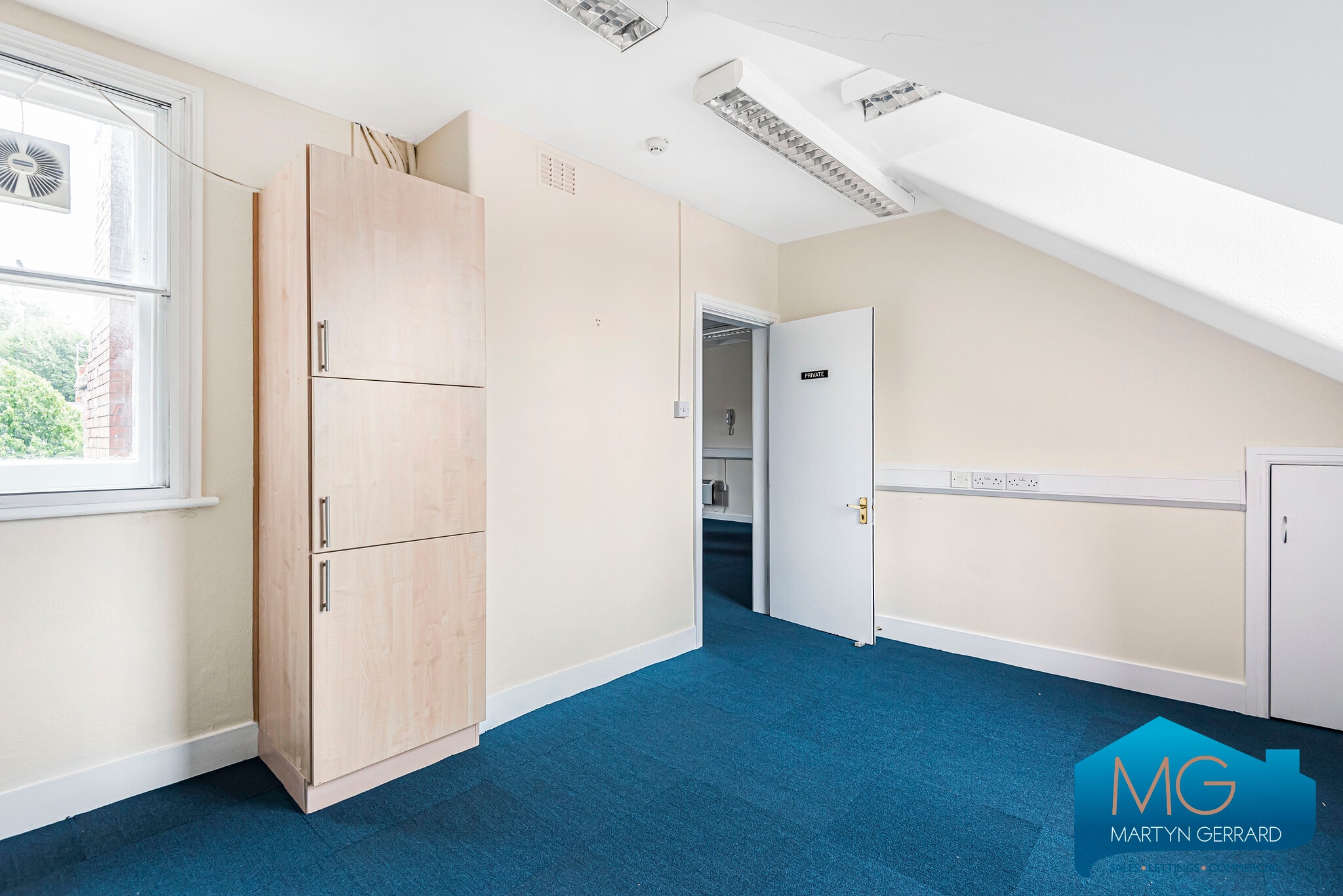 235 Regents Park Rd, London to rent Interior Photo- Image 1 of 4