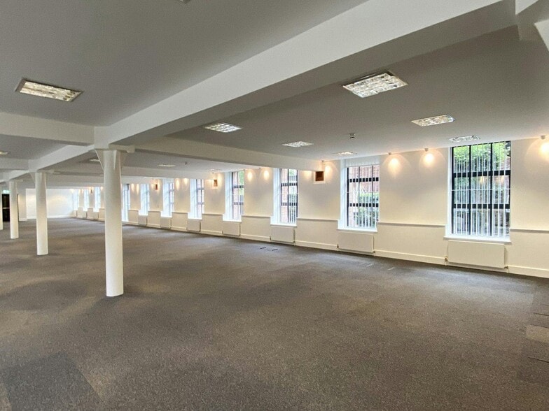 2-4 Castle St, Manchester to rent - Building Photo - Image 1 of 39